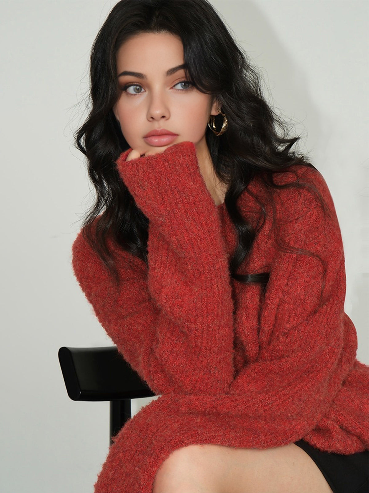 Stylowy prążkowany sweter z mieszanki wełny