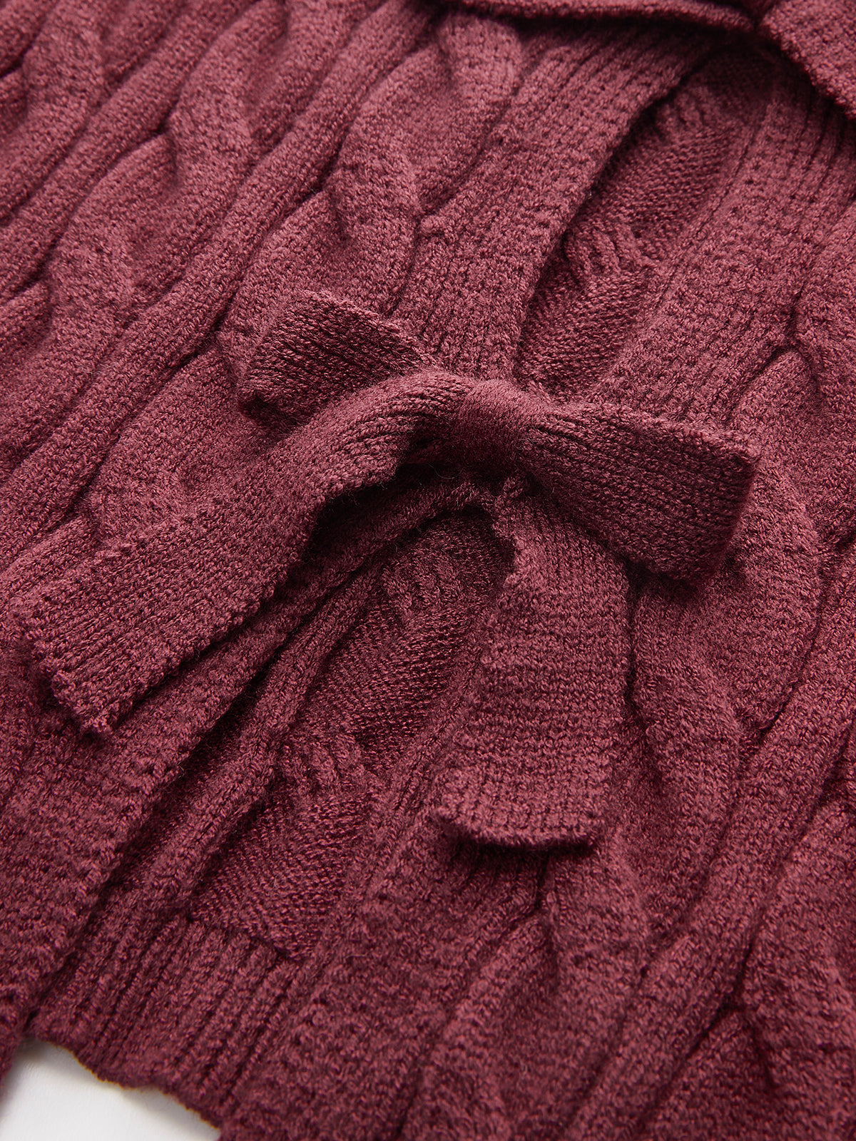 Top z wycięciem z przodu i kokardą