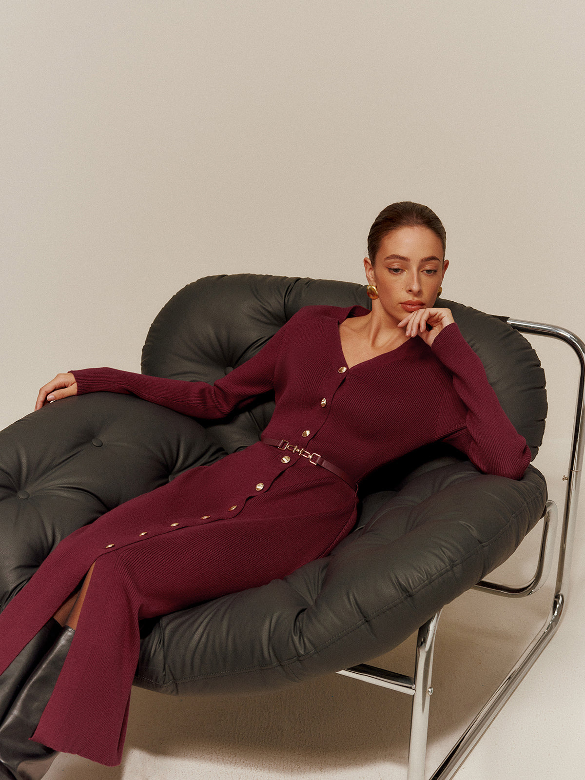 V Yaka Göğüslü Kemerli Örgü Maxi Elbise