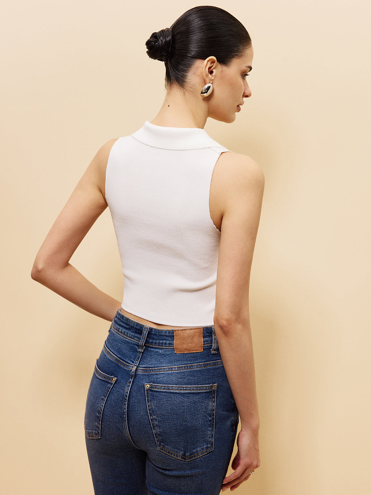 Kolsuz Önü Düğmeli Kırpılmış Kazak Üst Yelek