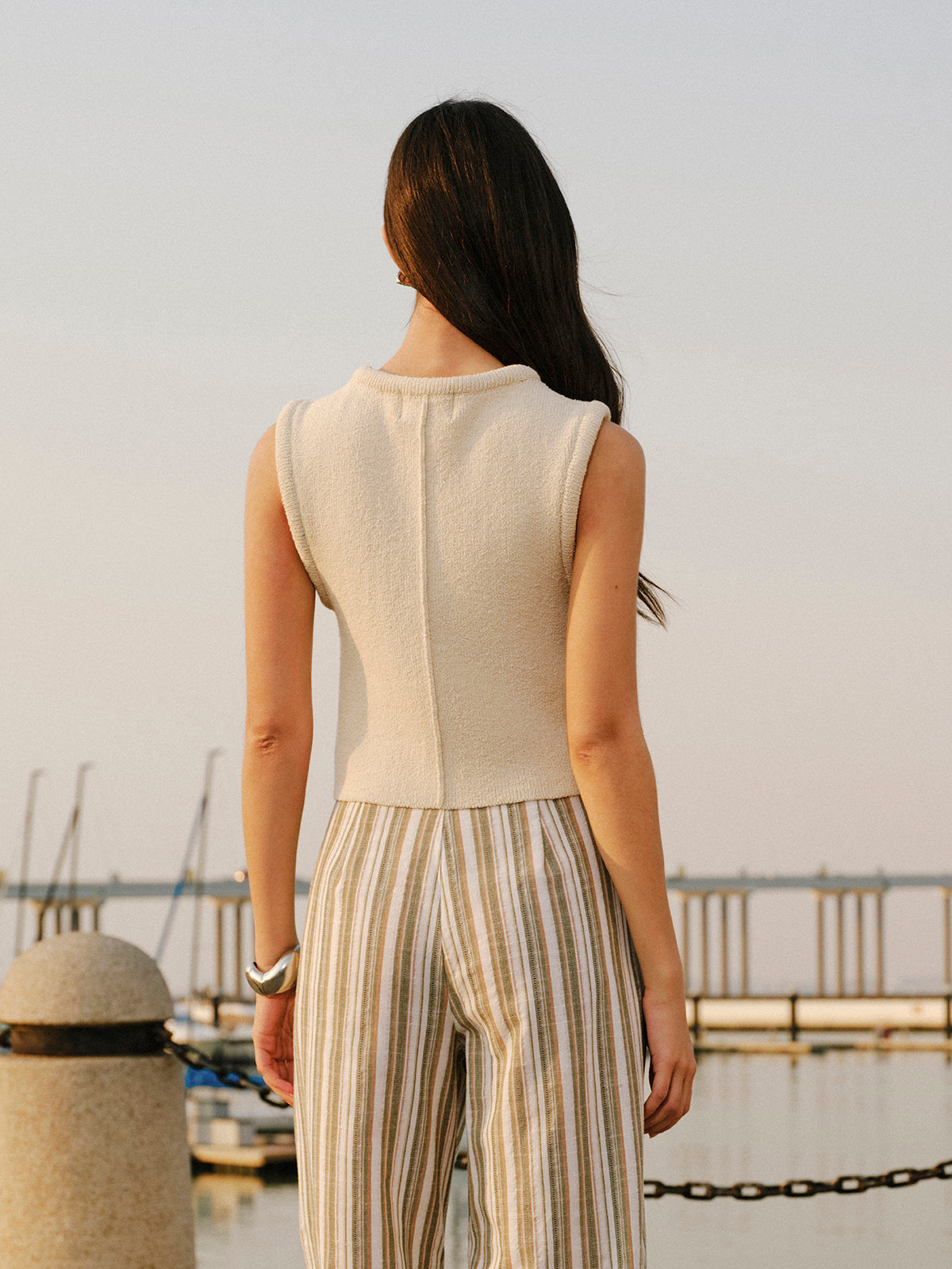 Sweter-kamizelka zapinany z przodu na guziki