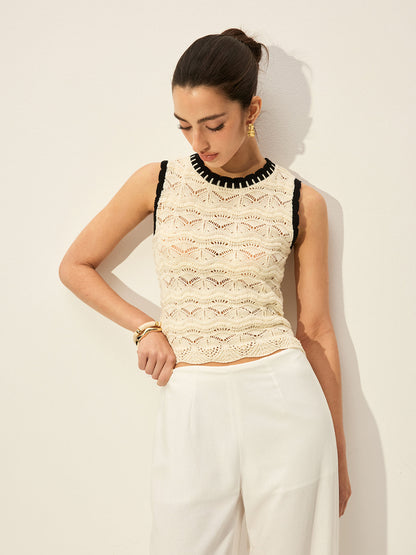 Top szydełkowy z kontrastową lamówką