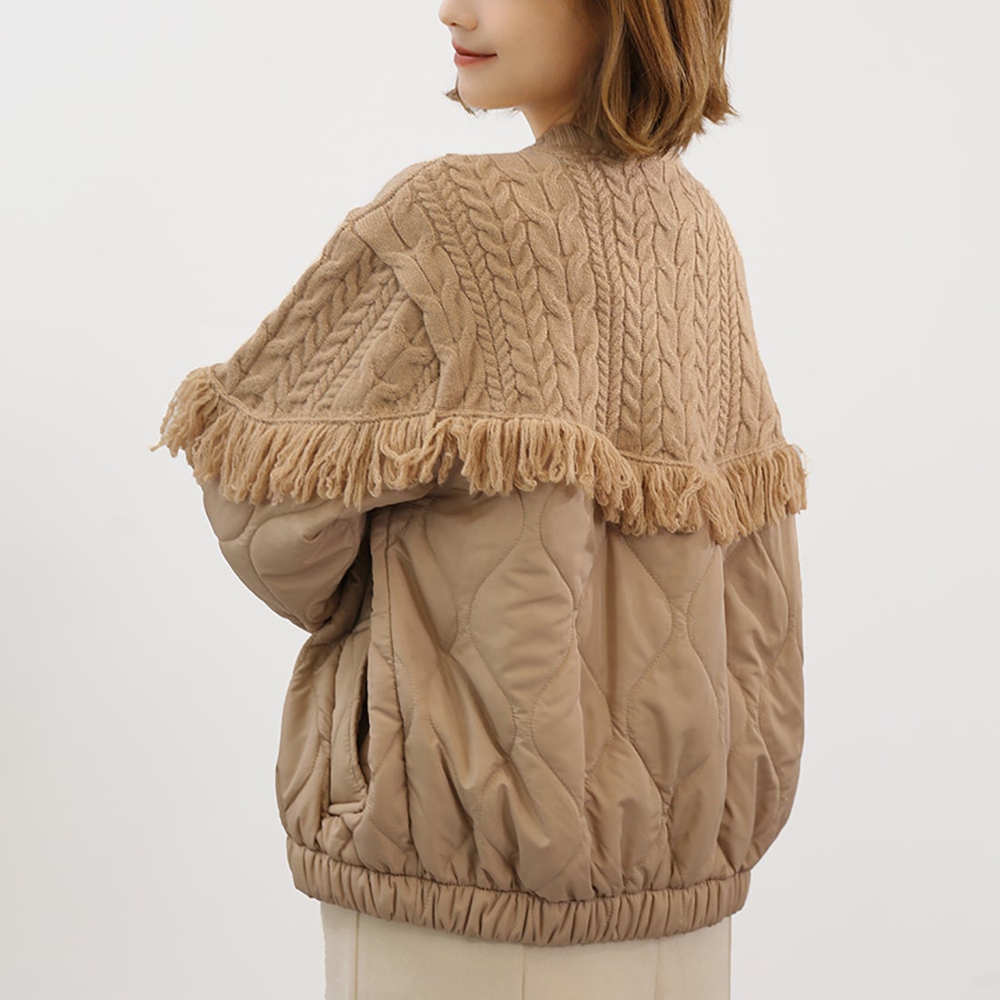 Kurtka dzianinowa Aran z frędzlami i zdobieniami – beżowa