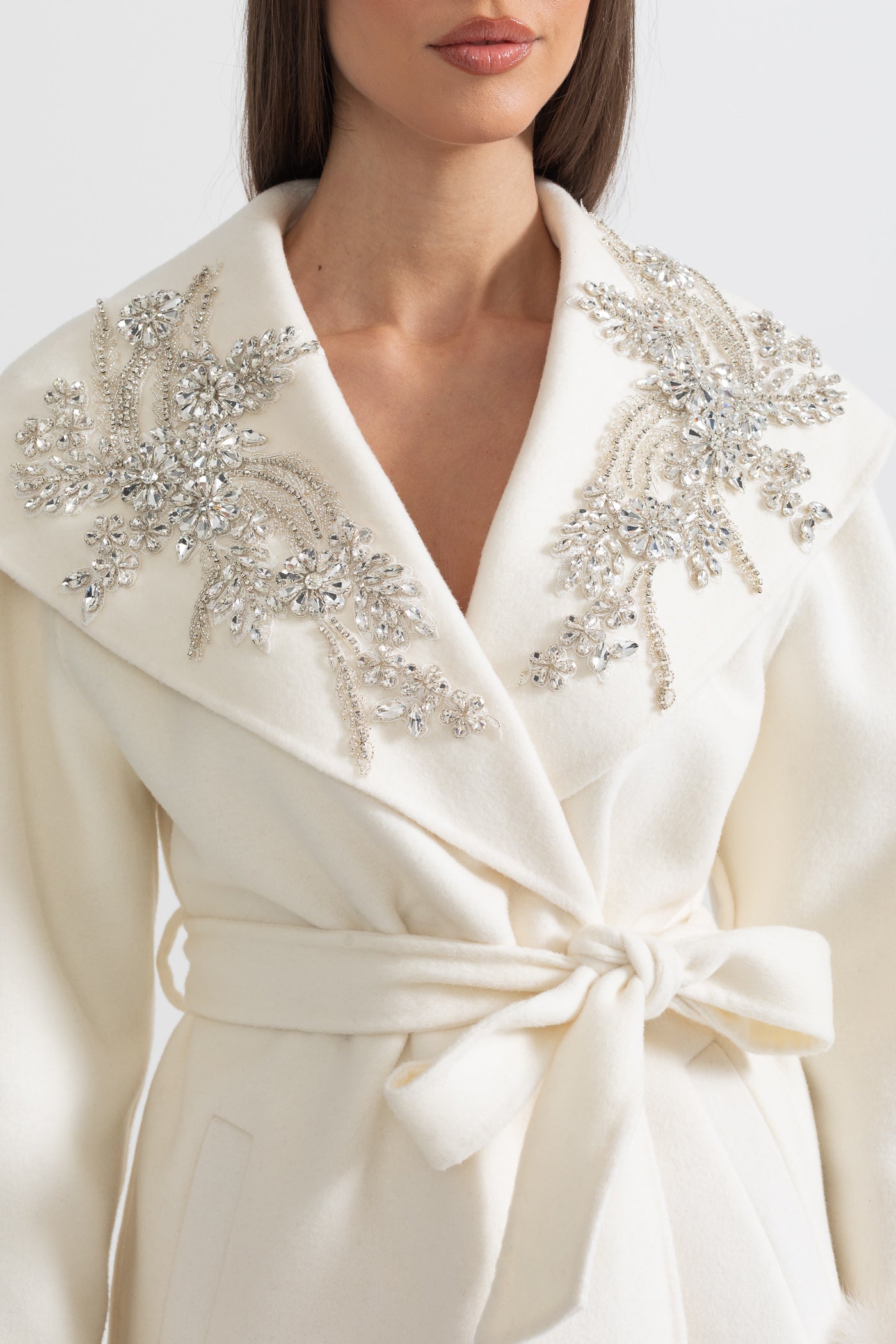 Tilki Kürk Manşetli ve 3D Çiçek Detaylı Kaşmir Palto