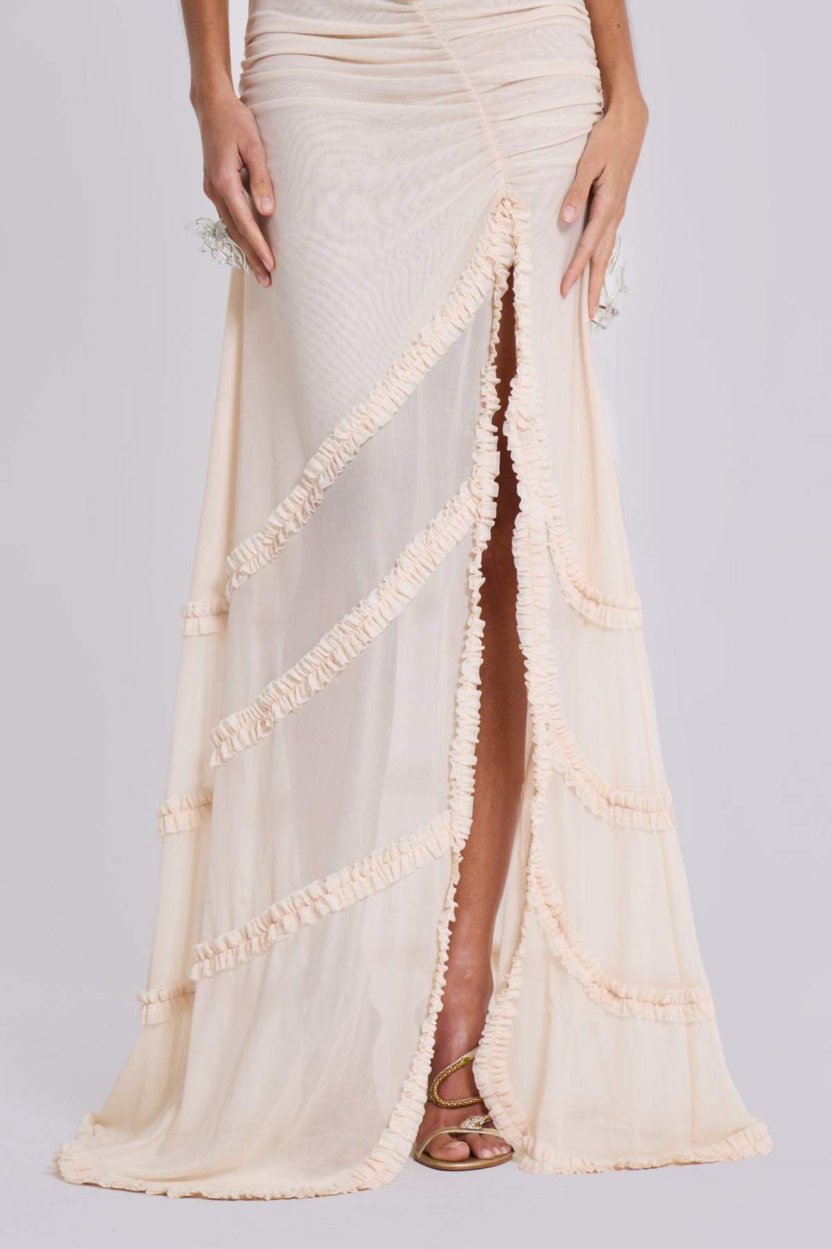 Amaya Kesimli Fırfırlı Maxi Elbise