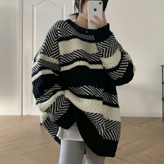 Sweter oversize w paski w jodełkę