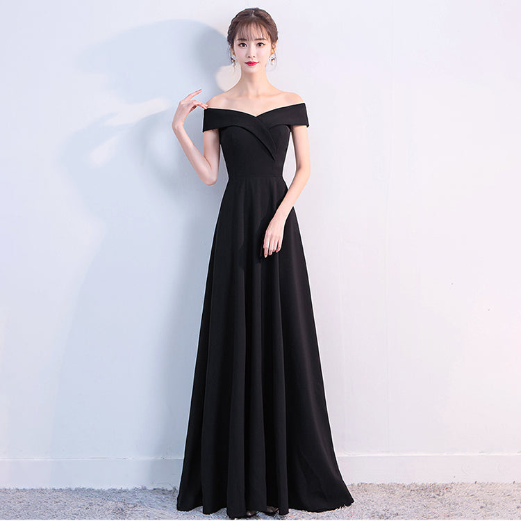 the Selma simplistic gown