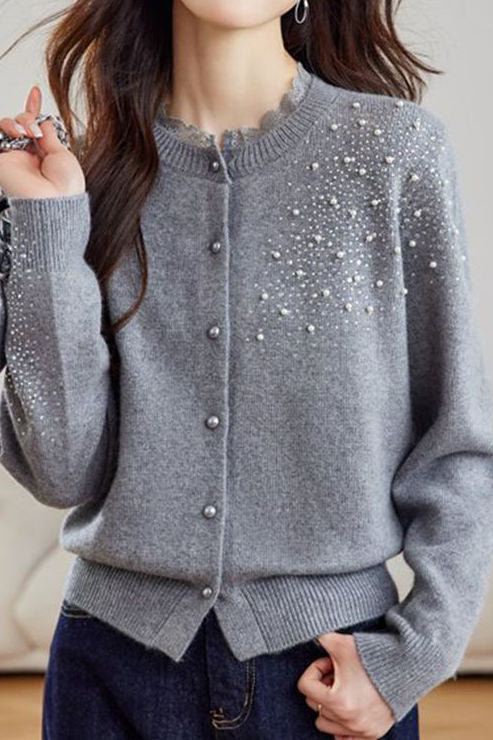 Kardigan z kołnierzykiem rowerowym wykończonym koronką i koralikami 