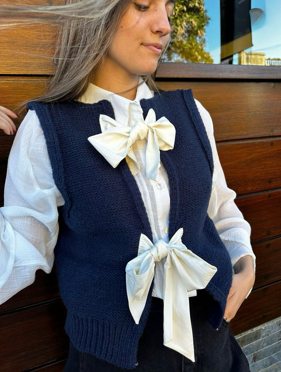 Dzianinowa bluzka z kokardą z przodu