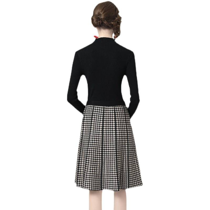 Sweter z paskiem, spódnica w kratę, sukienka midi