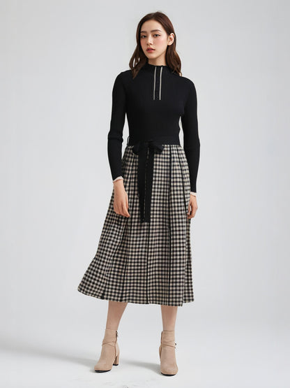 Sweter z paskiem, spódnica w kratę, sukienka midi