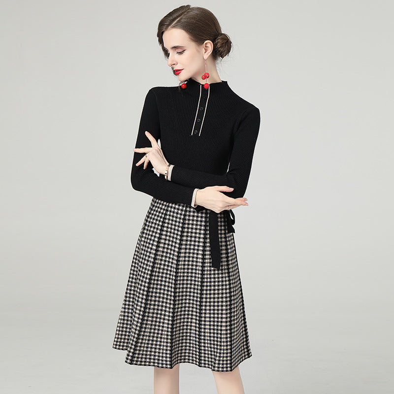 Sweter z paskiem, spódnica w kratę, sukienka midi