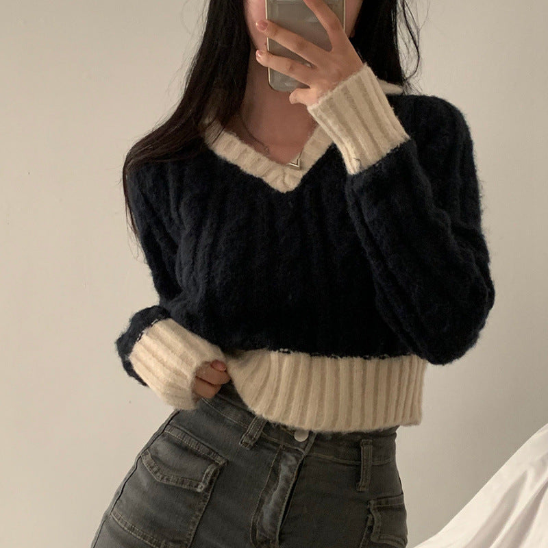 Sweter z dekoltem w serek i blokami kolorów