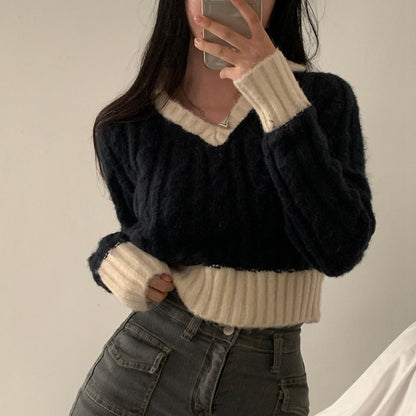 Sweter z dekoltem w serek i blokami kolorów