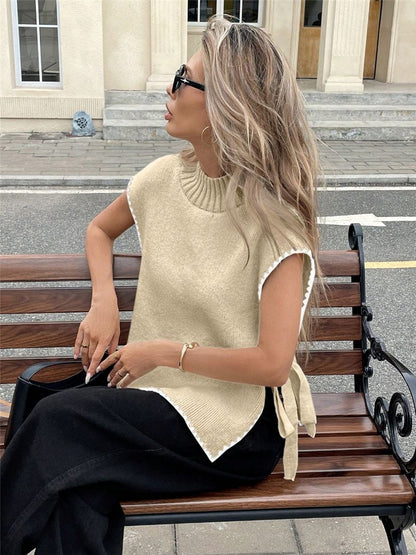 Bluzka bez rękawów z kontrastowym wykończeniem i rowkami