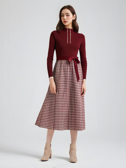 Sweter z paskiem, spódnica w kratę, sukienka midi