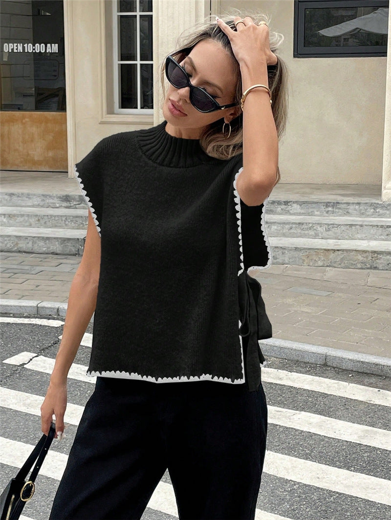 Bluzka bez rękawów z kontrastowym wykończeniem i rowkami