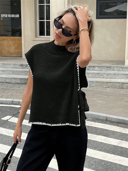 Bluzka bez rękawów z kontrastowym wykończeniem i rowkami