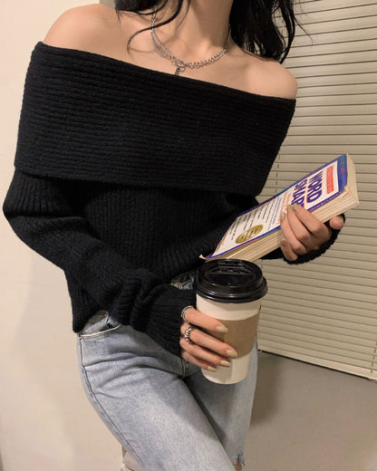 Prosty sweter z odkrytymi ramionami