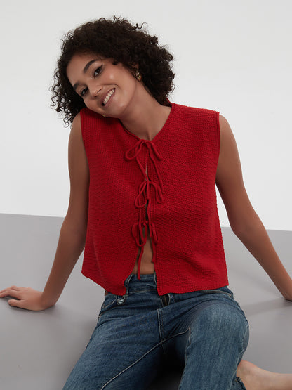 Dzianinowa kamizelka z prążkowanym kołnierzykiem i wiązaniem