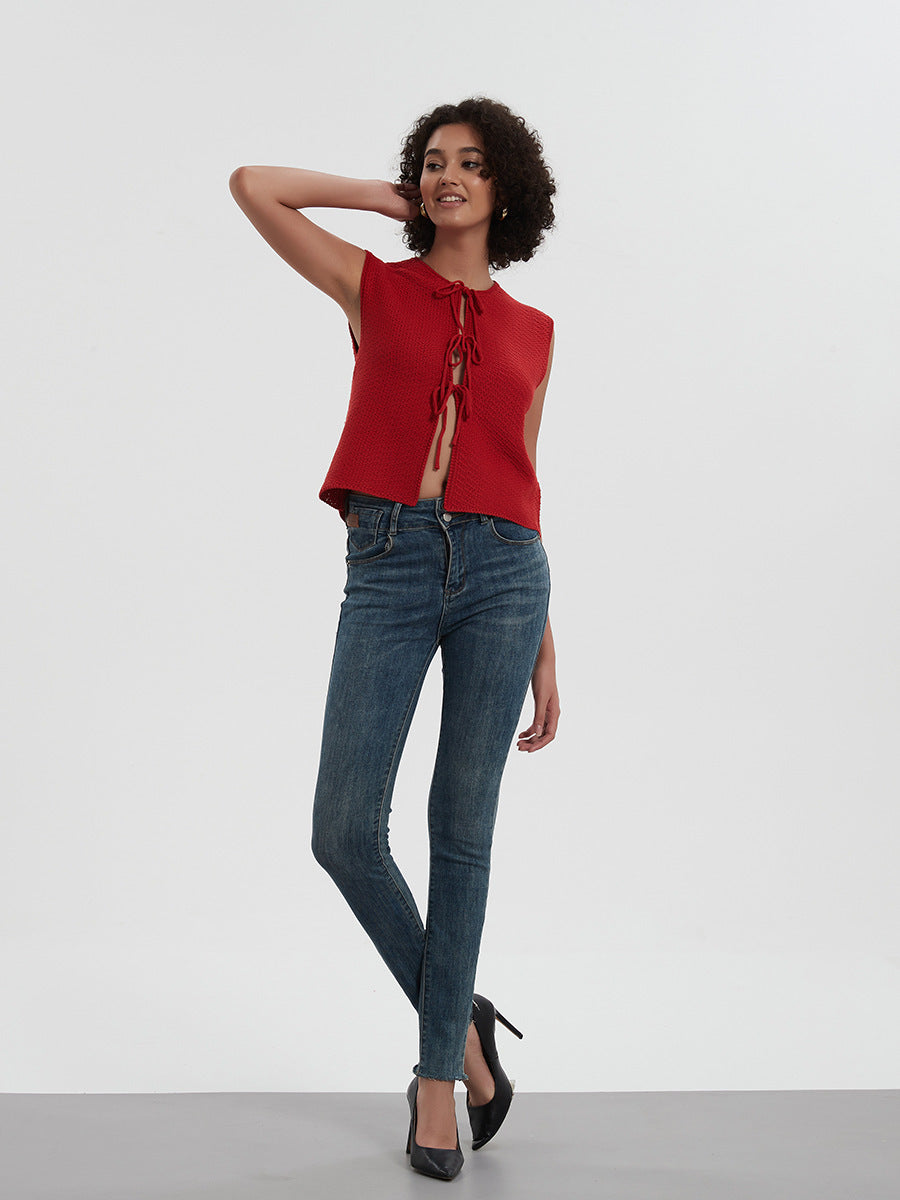 Dzianinowa kamizelka z prążkowanym kołnierzykiem i wiązaniem