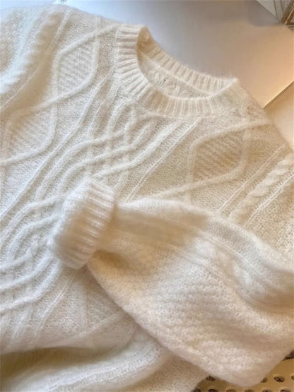 Sweter z okrągłym dekoltem i prostym splotem kablowym