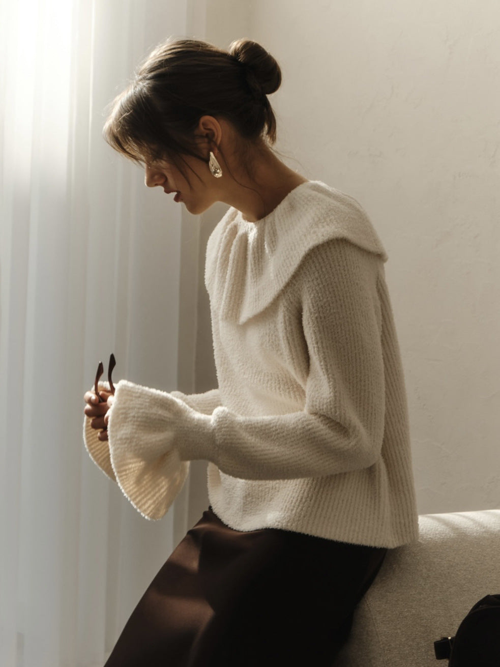 Sweter z moheru Sally z niskim dekoltem