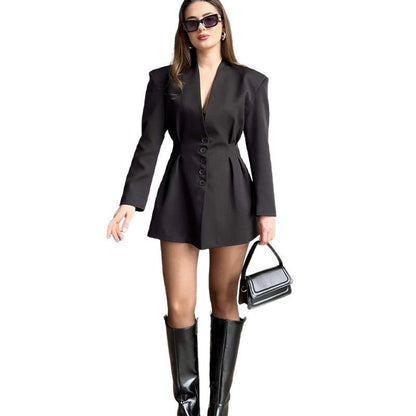 Mini sukienka-marynarka z marszczeniami na ramionach i warstwami