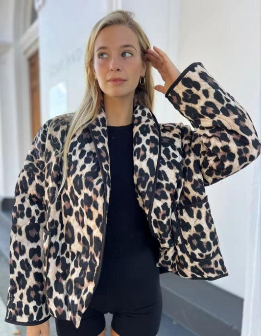 Leopar Desenli Kapitone Ceket