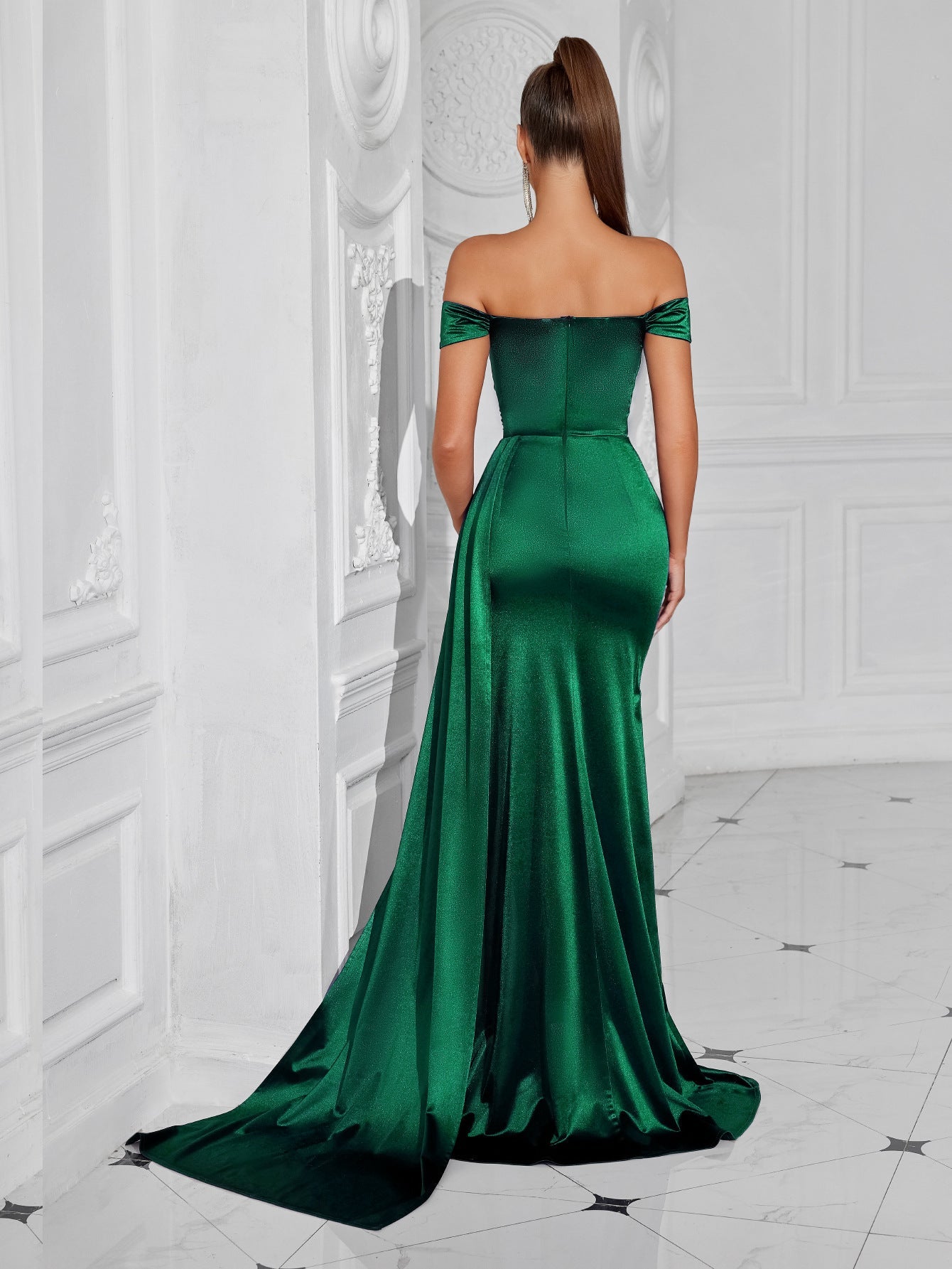 Verity Omuzları Açık Büzgülü Yırtmaçlı Maxi Elbise