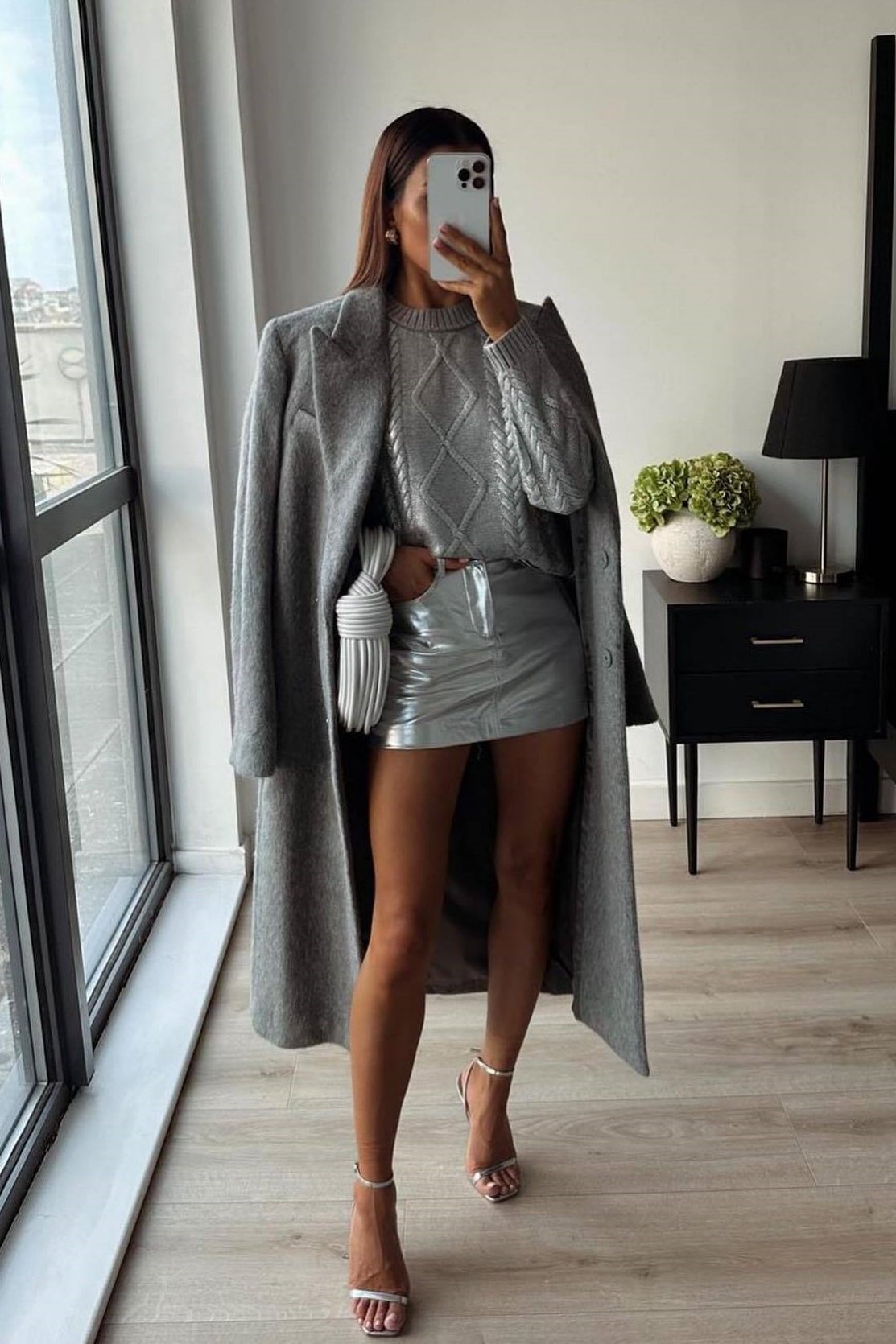 Sweter Genevieve z metaliczną folią i splotem kablowym