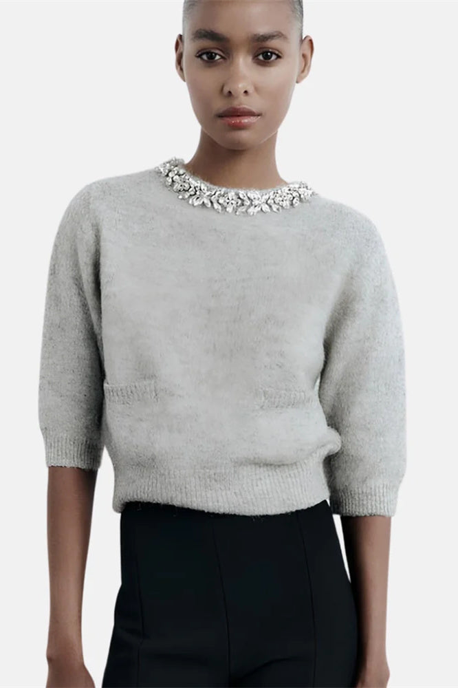 Sweter dzianinowy z okrągłym dekoltem i zdobiony kryształkami