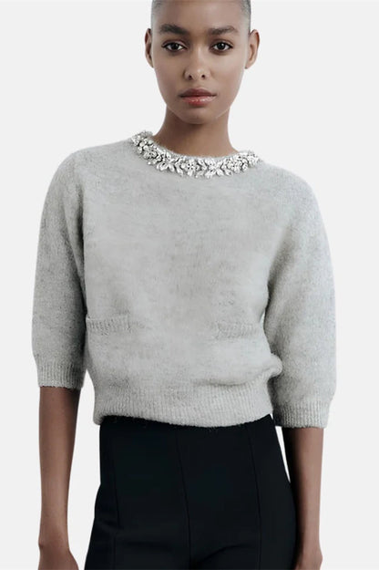 Sweter dzianinowy z okrągłym dekoltem i zdobiony kryształkami