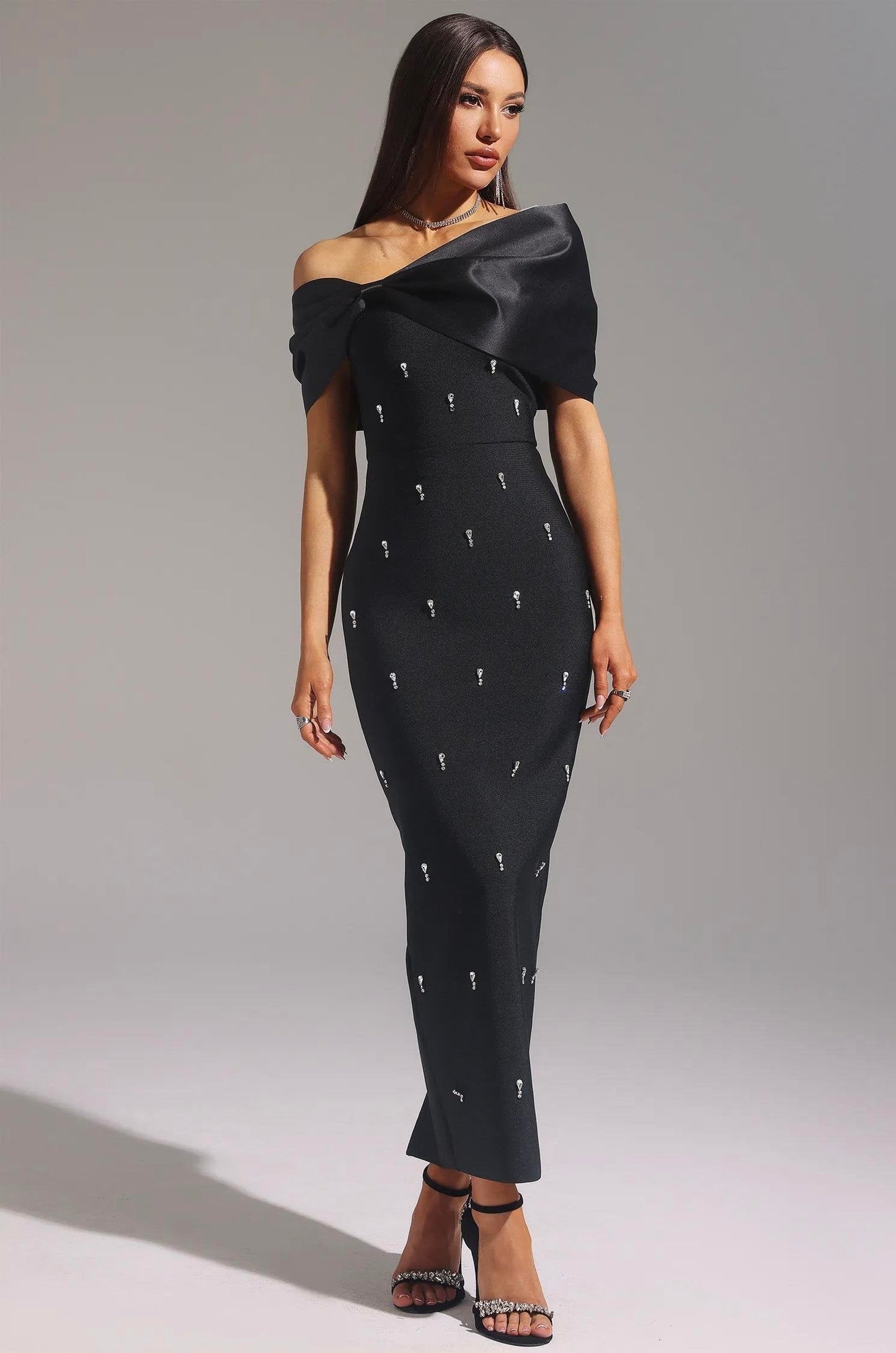 Emly Kristal Taş İşlemeli Maxi Elbise-Siyah