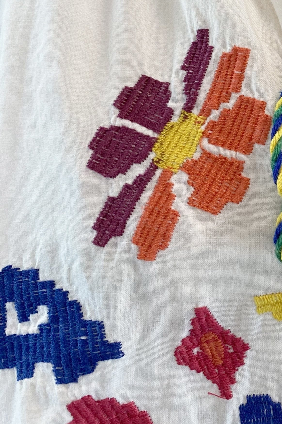 Bluzka z haftowanymi kwiatowymi frędzlami Kyndall