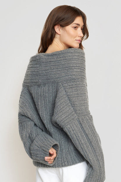 Sweter Lucille z asymetrycznym kołnierzem