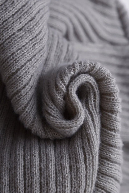 Sweter Lucille z asymetrycznym kołnierzem