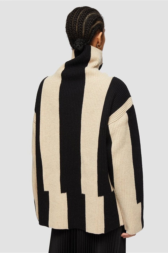 Kolorowy sweter z wysokim kołnierzem Penelope