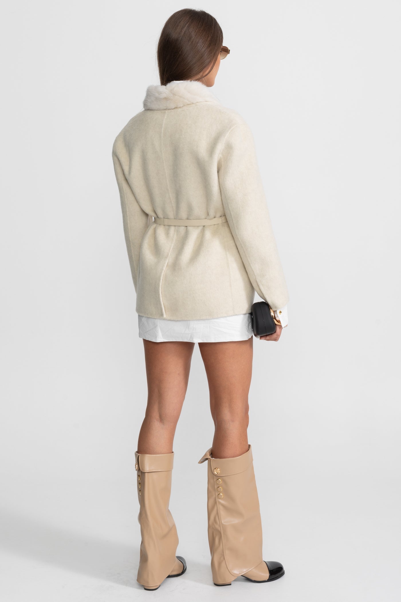 Kemerli Bel ve Vizon Kürk Detaylı Kaşmir Ceket